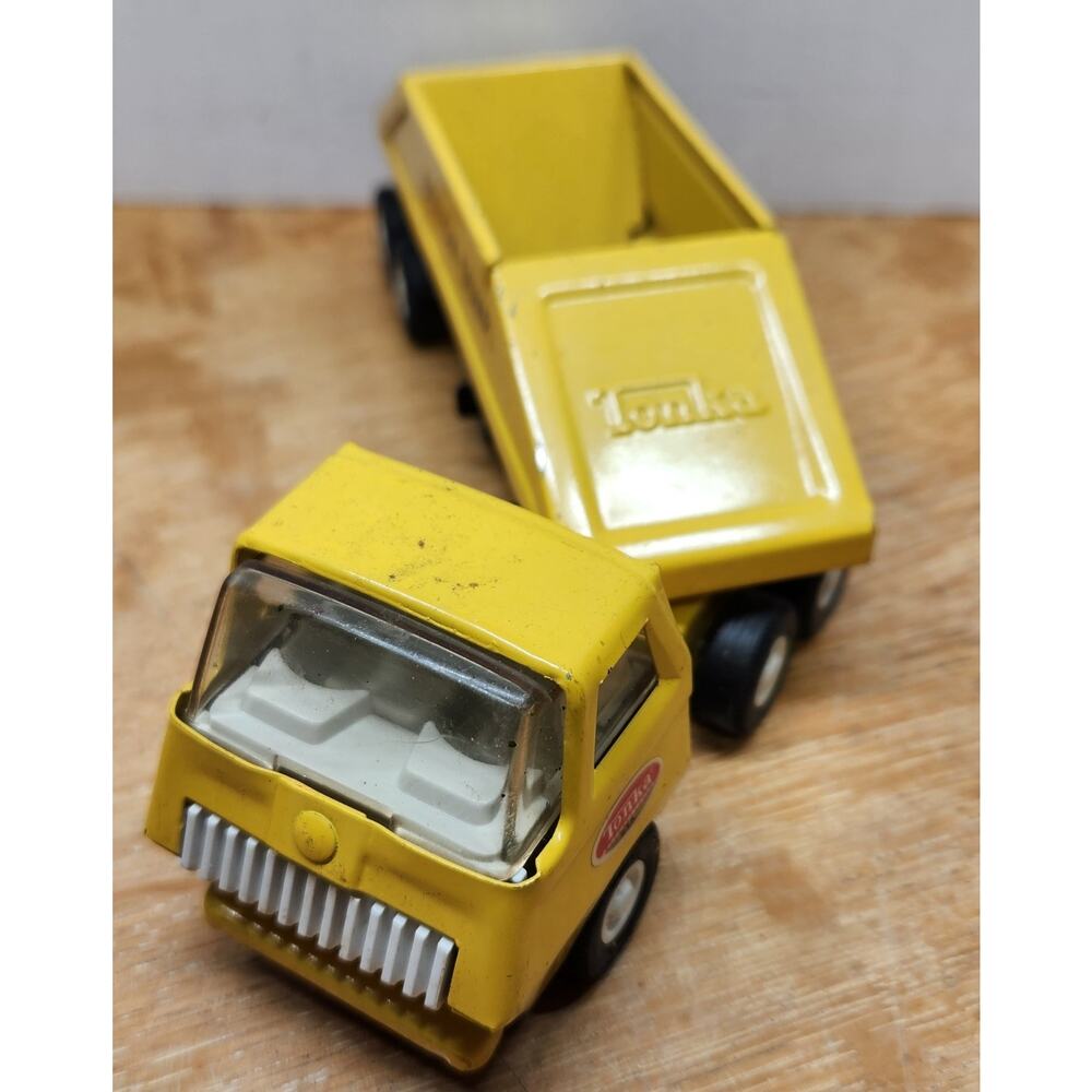 Vintage Tonka Mini Bottom Dump Tractor Trailer Yellow 1970’s.
